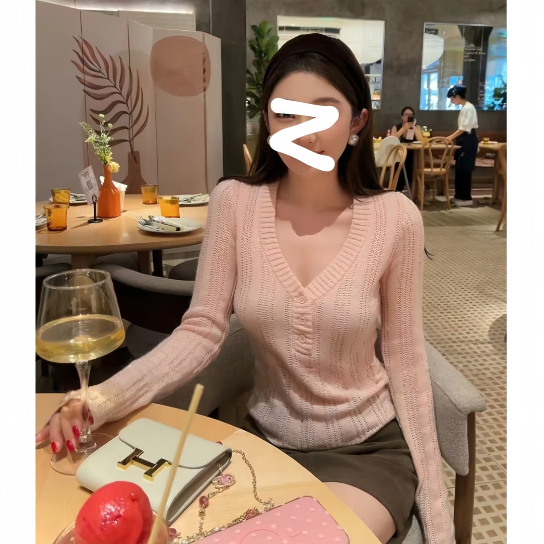 【现货】云樱粉黛藕粉V领镂空羊毛针织衫麂皮绒半裙套装S11200