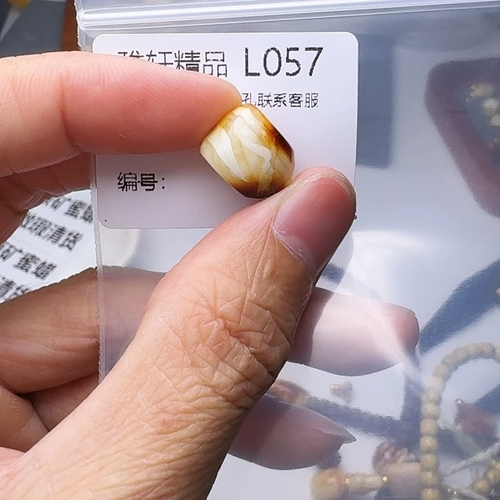 琥珀未镶嵌裸石琥珀