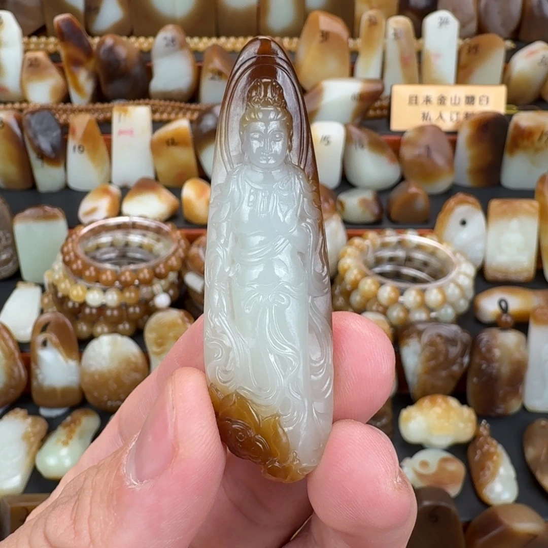 一****和田玉（糖玉）未镶嵌颈饰