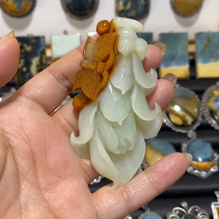 蛇纹石玉未镶嵌颈饰