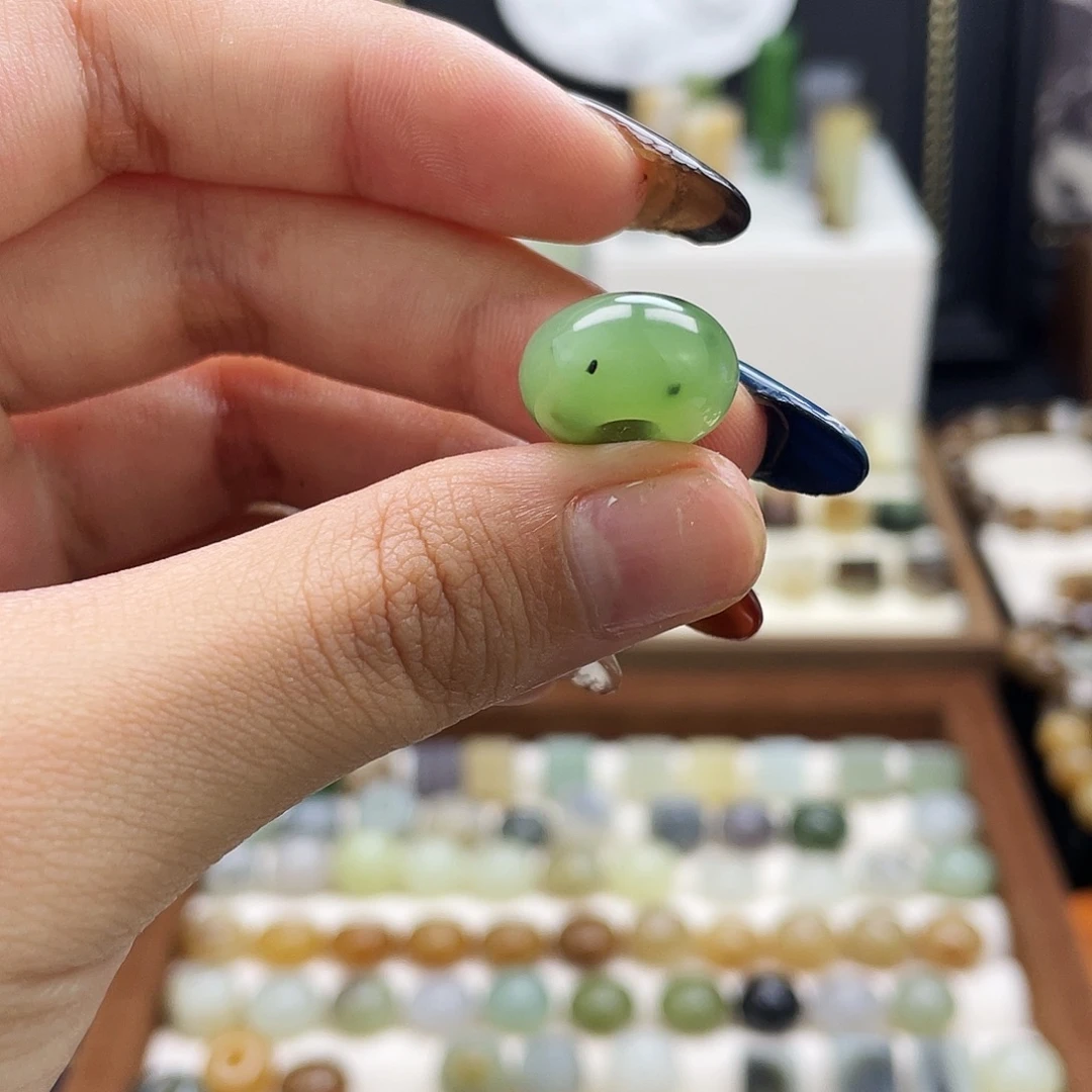 每***每和田玉（糖玉）未镶嵌颈饰