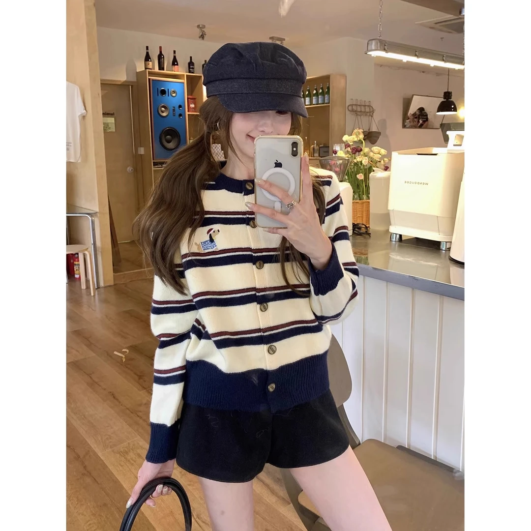 设计感小众刺绣条纹气质长袖针织衫女装秋季减龄百搭上衣2025新款