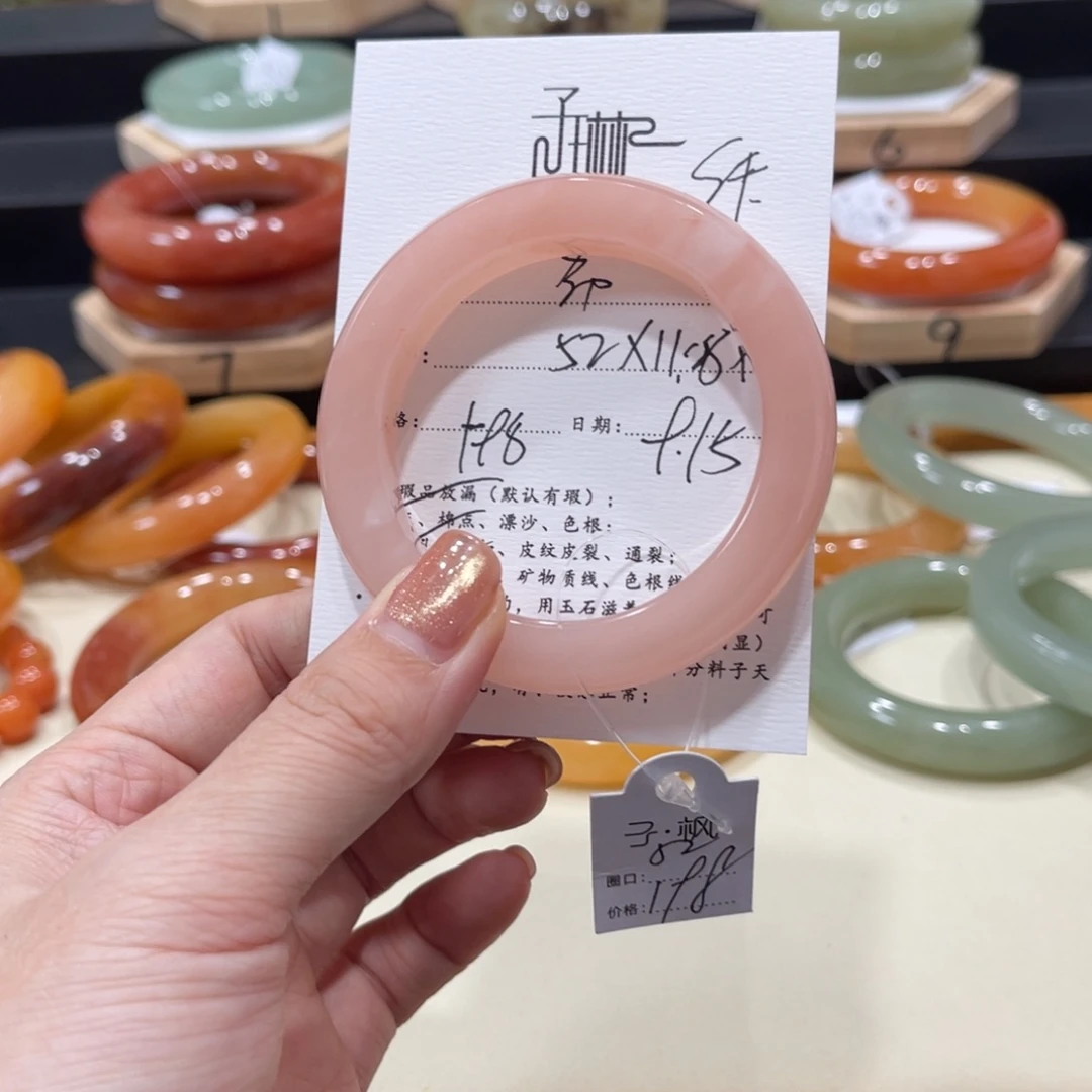 未镶嵌手镯石英质玉