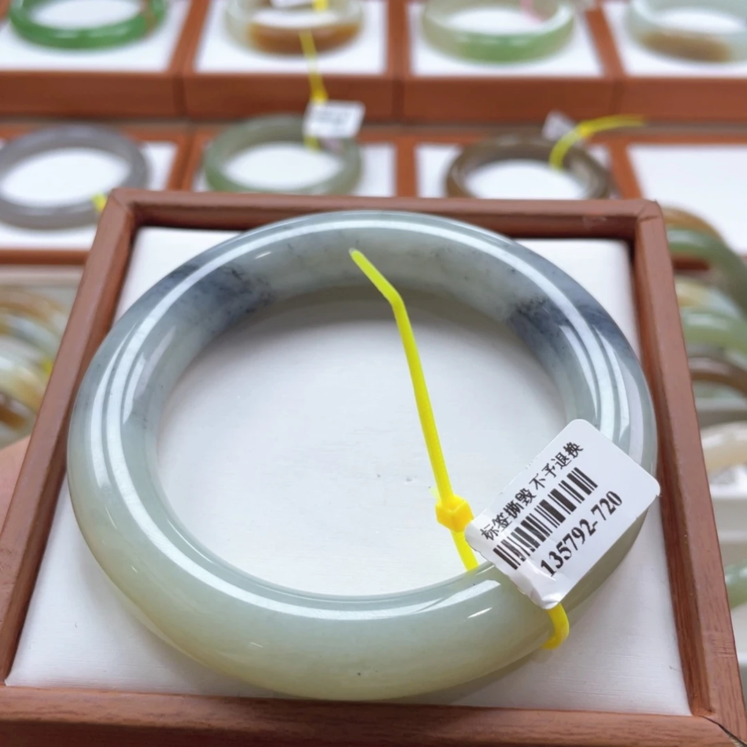 【闪购商品】未镶嵌手镯和田玉链接45。 61-62