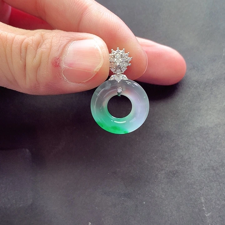 颈饰未镶嵌石英质玉