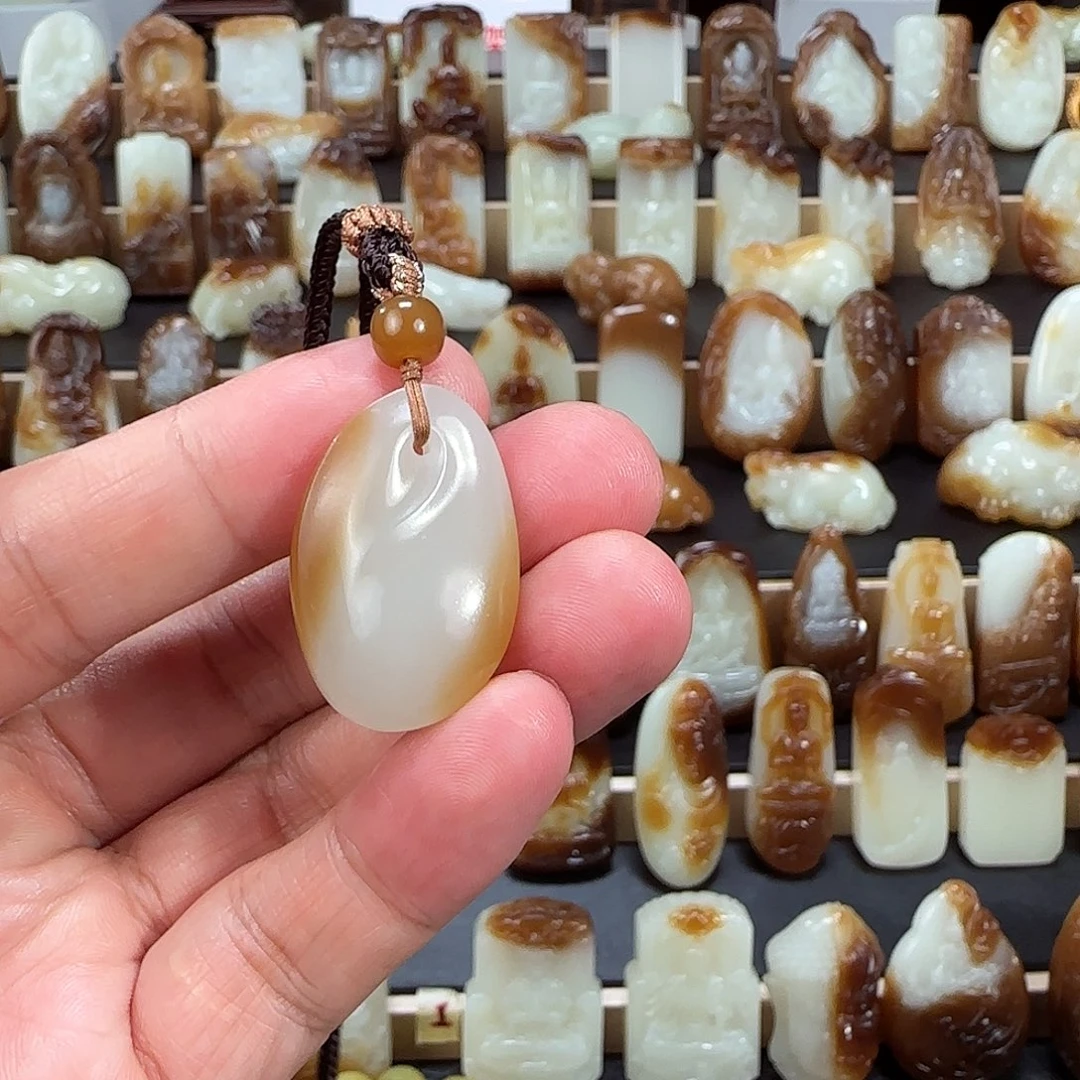 大***哥和田玉(糖玉)未镶嵌颈饰
