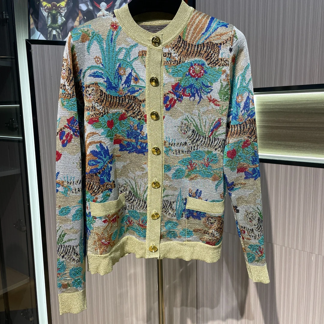 <猪猪出品>2025上新轻奢时尚百搭彩印花圆领针织气质开衫