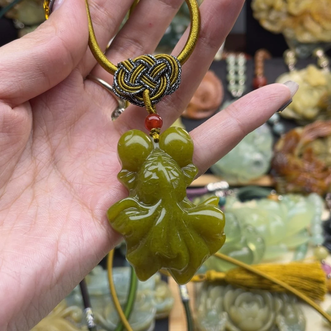 蛇纹石玉颈饰未镶嵌