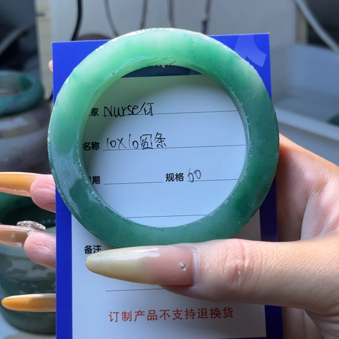 ****何未镶嵌手镯石英质玉定制