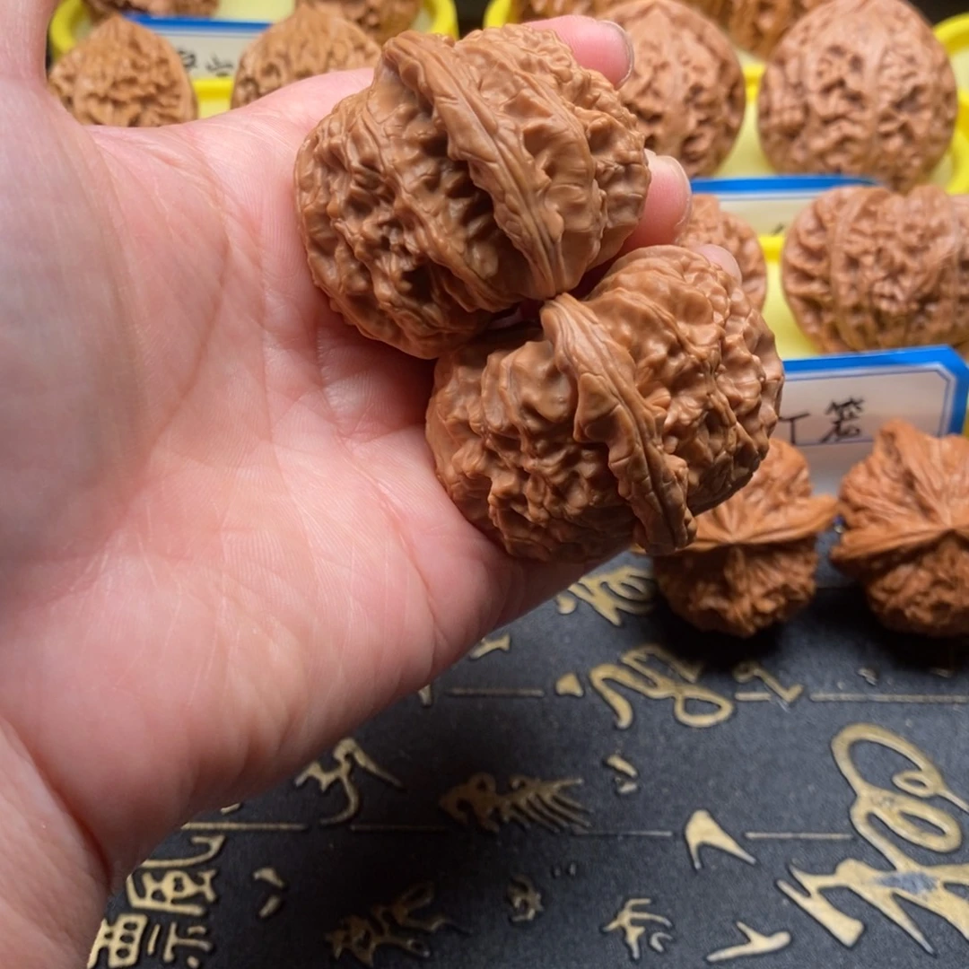 哲***巴文玩核桃吊坠球白