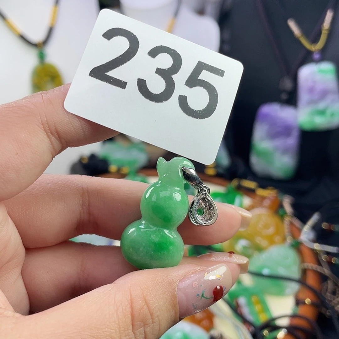 翡翠未镶嵌吊坠(赠链)