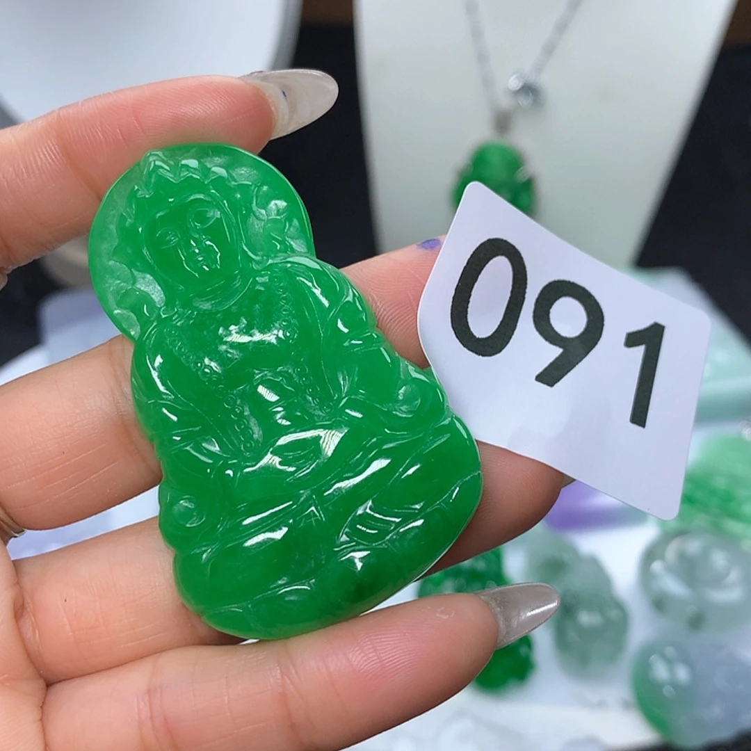 翡翠吊坠(赠链)未镶嵌