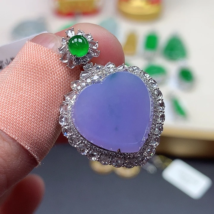 林***暖翡翠18K金镶嵌颈饰