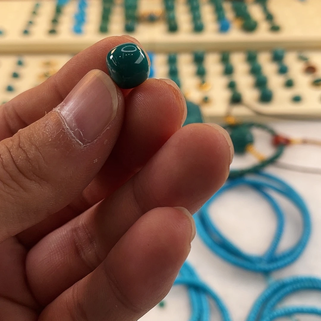 绿松石未镶嵌颈饰