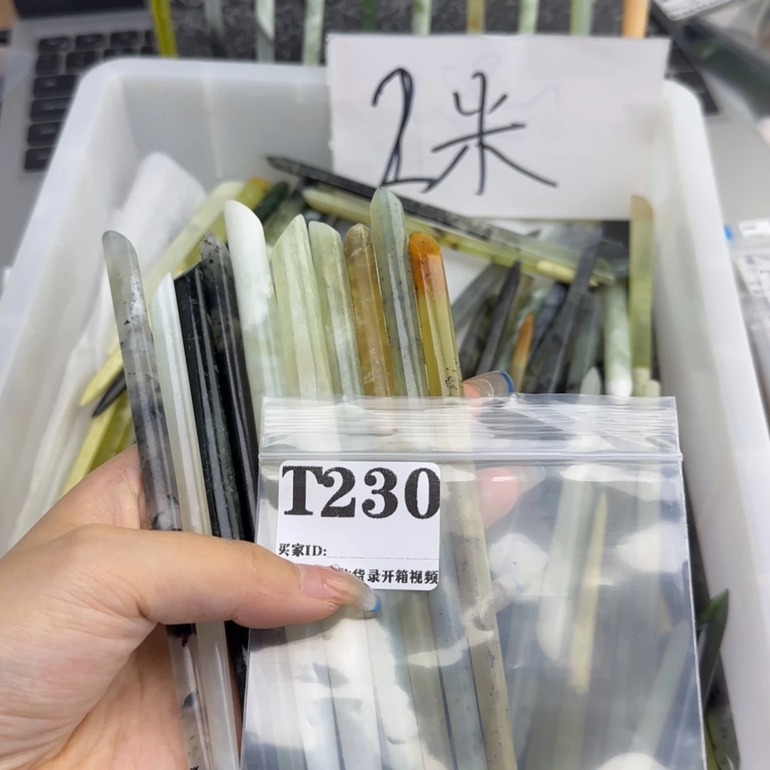 槑***一蛇纹石玉合金发饰