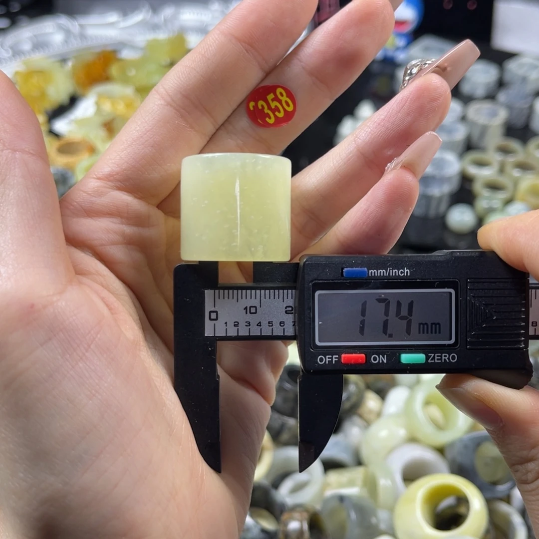 蛇纹石玉未镶嵌戒指