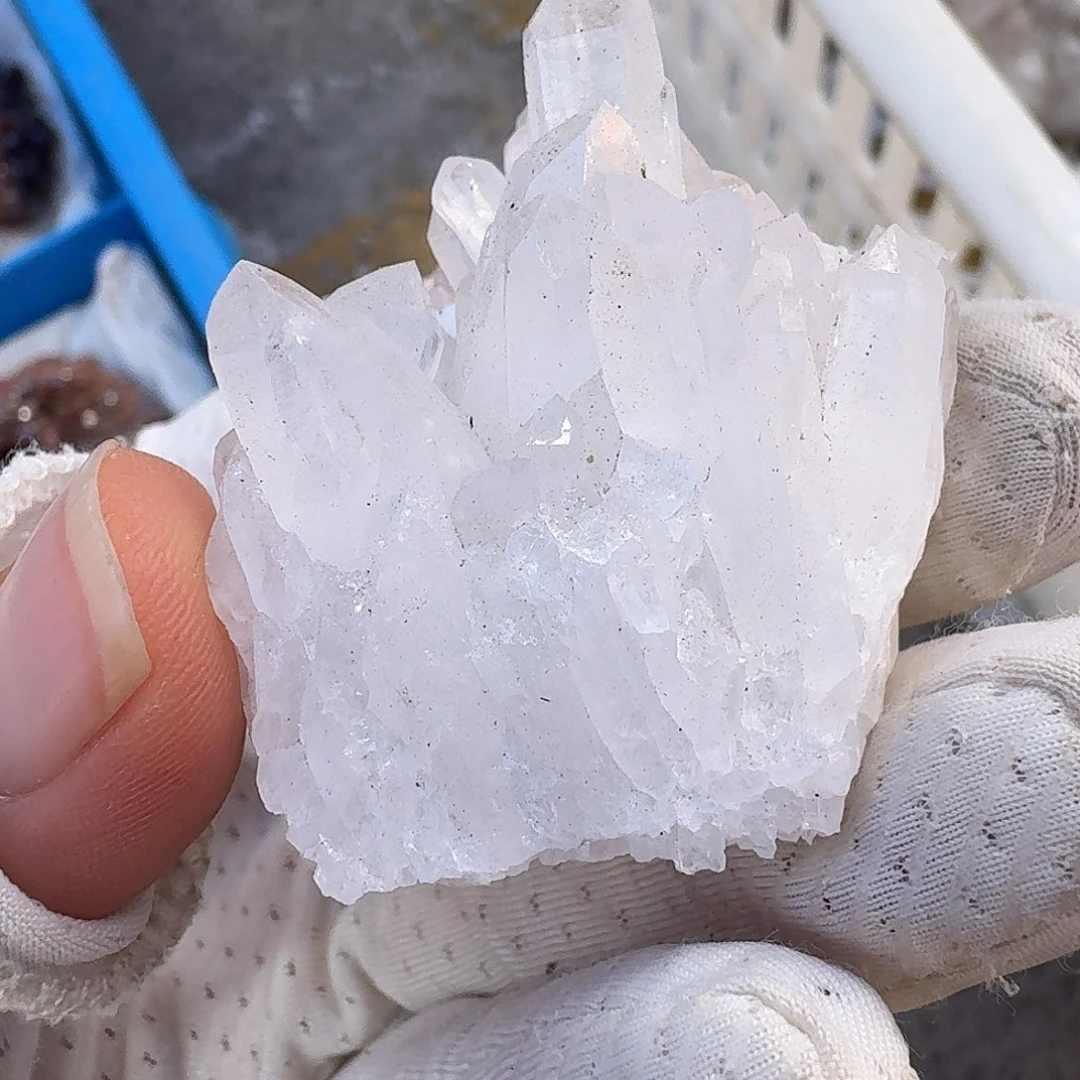 未镶嵌颈饰水晶江*定制