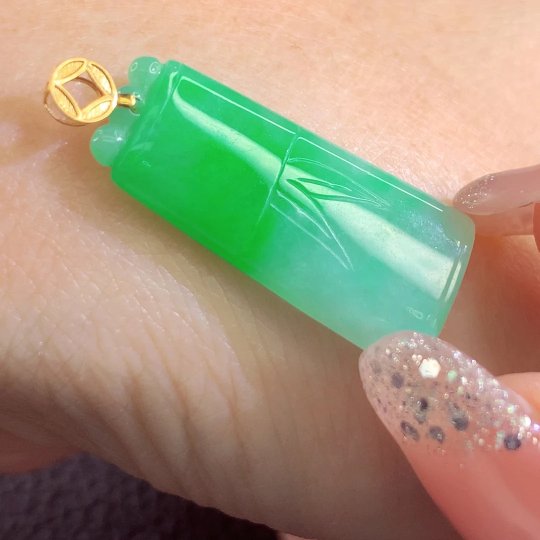 翡翠18K金镶嵌颈饰翡翠