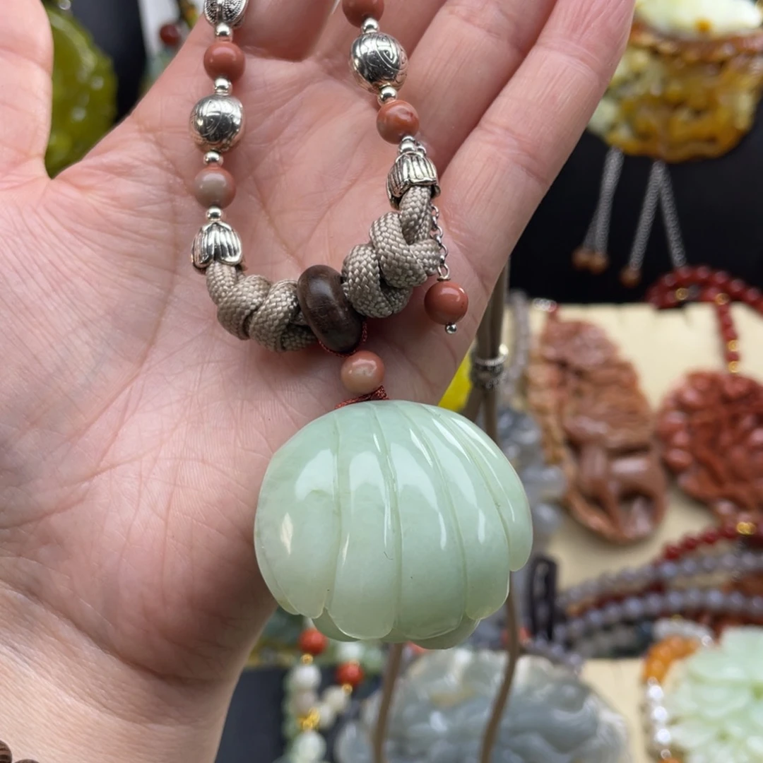 未镶嵌蛇纹石玉颈饰