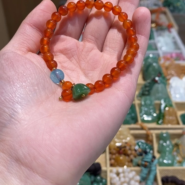 石英质玉未镶嵌颈饰