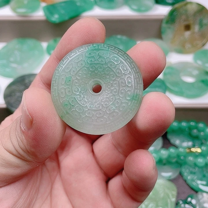 石英质玉未镶嵌颈饰