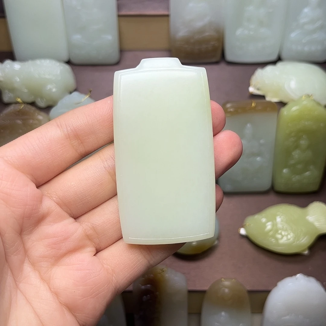 和田玉未镶嵌颈饰在****?