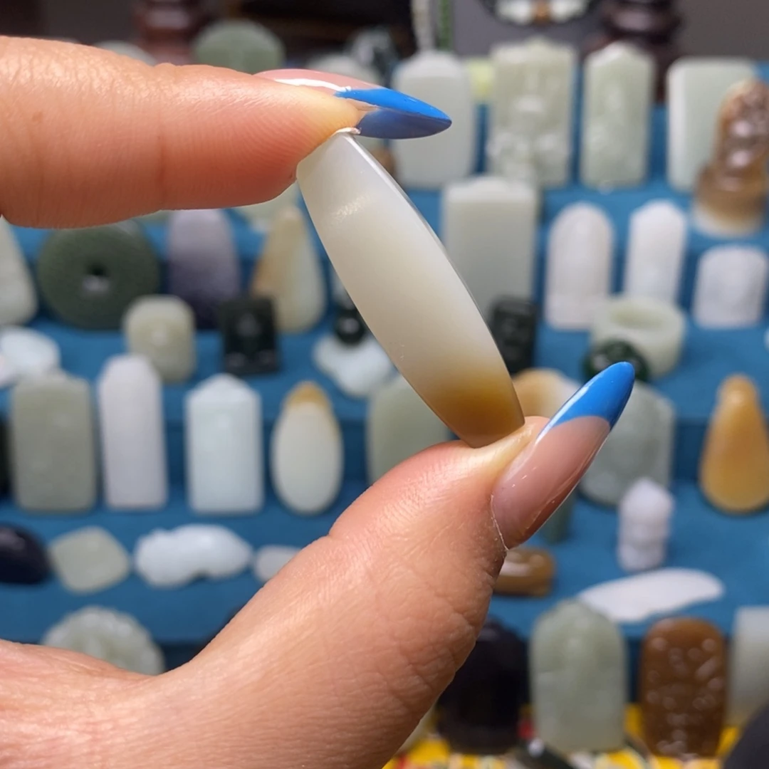 颈饰未镶嵌和田玉π*