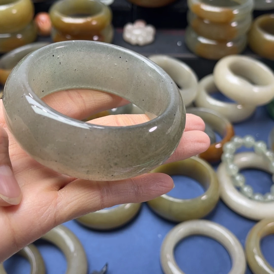 j***r石英质玉未镶嵌手镯