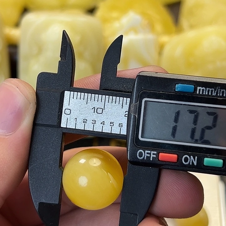 琥珀未镶嵌裸石106