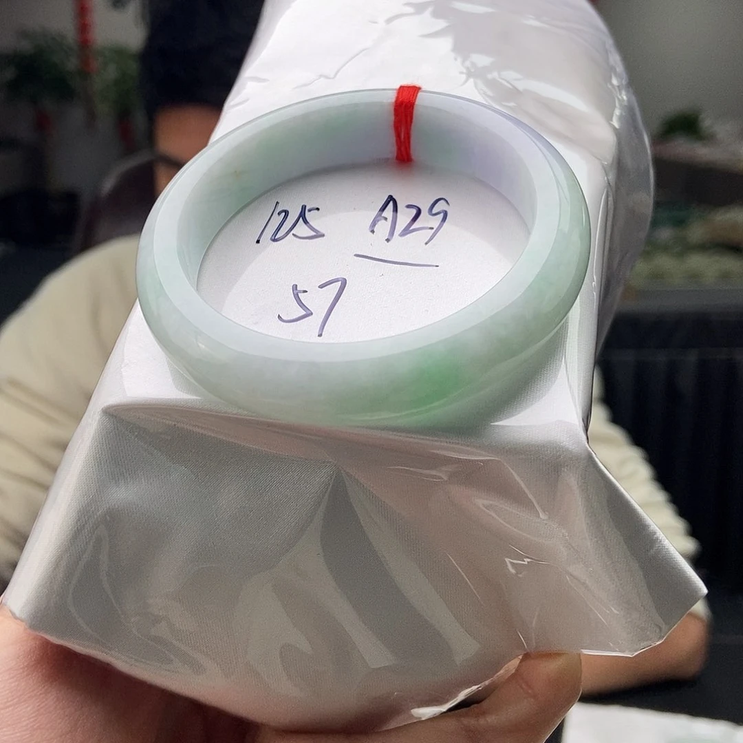 翡翠手镯未镶嵌拍一发一