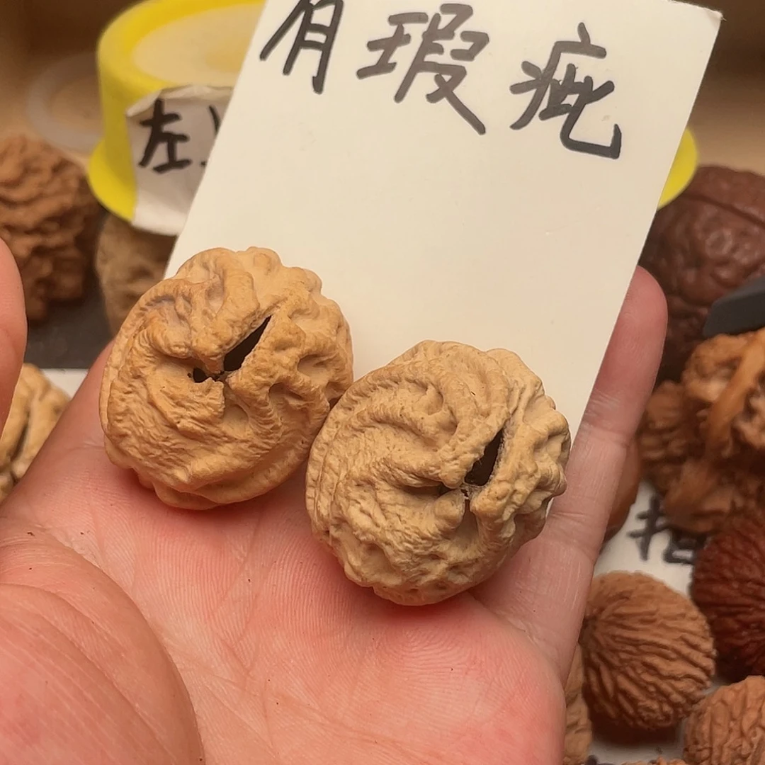 文玩核桃吊坠顺鬼脸