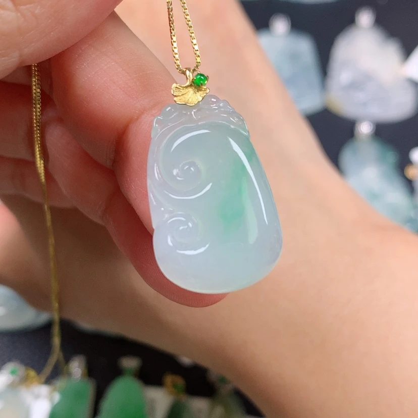 【闪购商品】翡翠18K金镶嵌颈饰如意