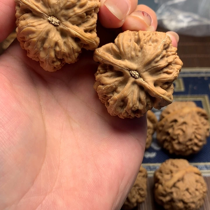吊坠文玩核桃黄粗筋