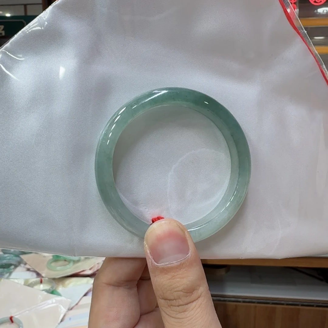 翡翠手镯未镶嵌习*万买断