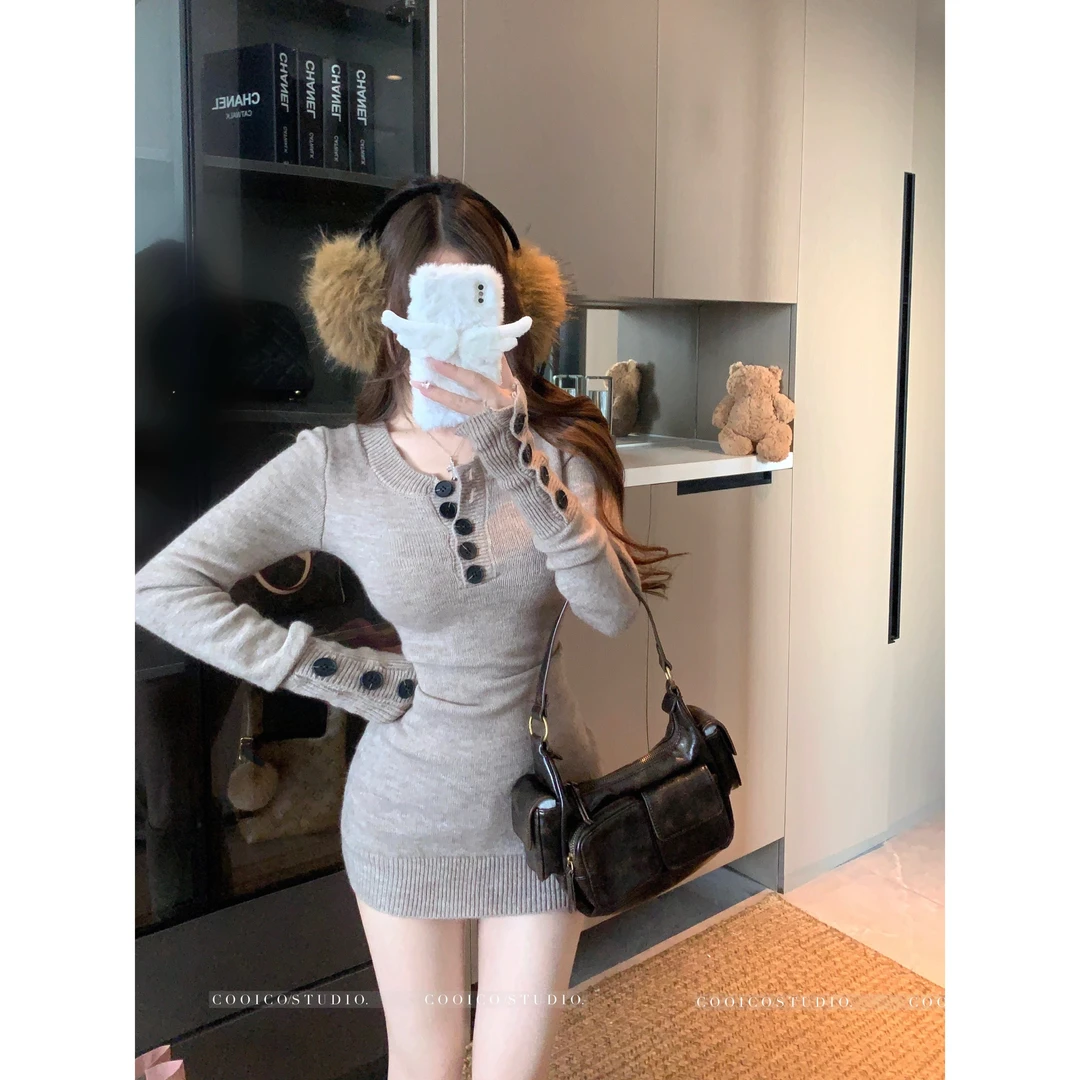 长袖连衣裙秋季新款收腰显瘦纯欲辣妹针织包臀裙短裙裙子气质修身