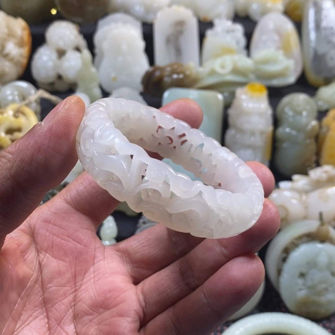 和田玉颈饰未镶嵌不*憾