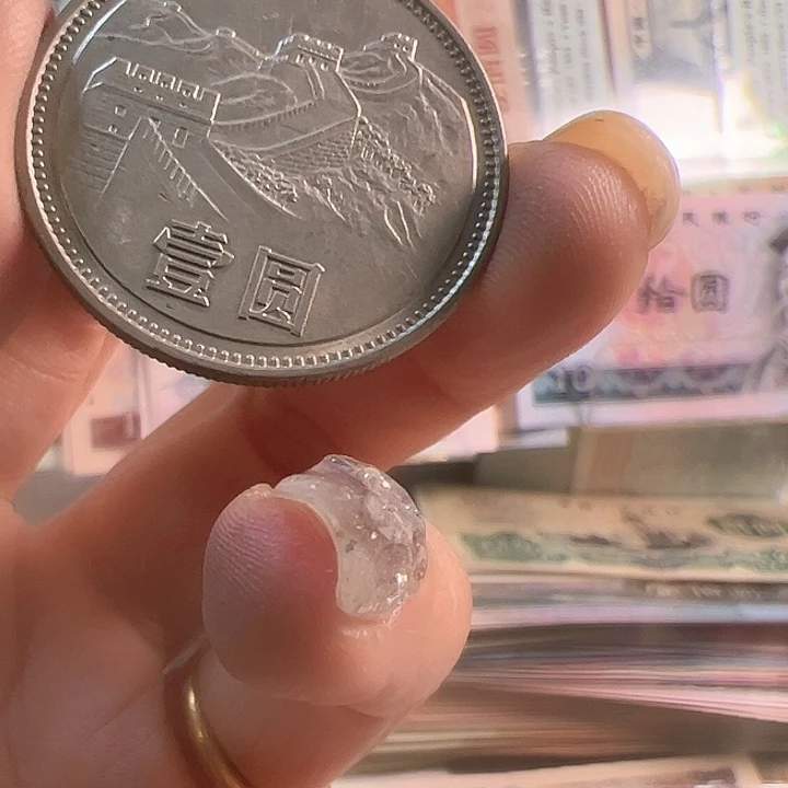 a***愁1981年长城纪念币一个好品