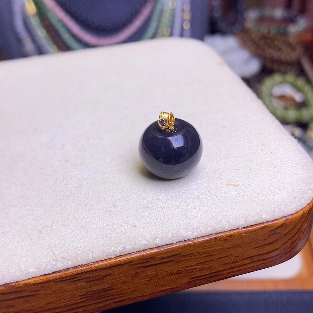 和田玉未镶嵌颈饰浓烟紫帝王紫金镶苹果