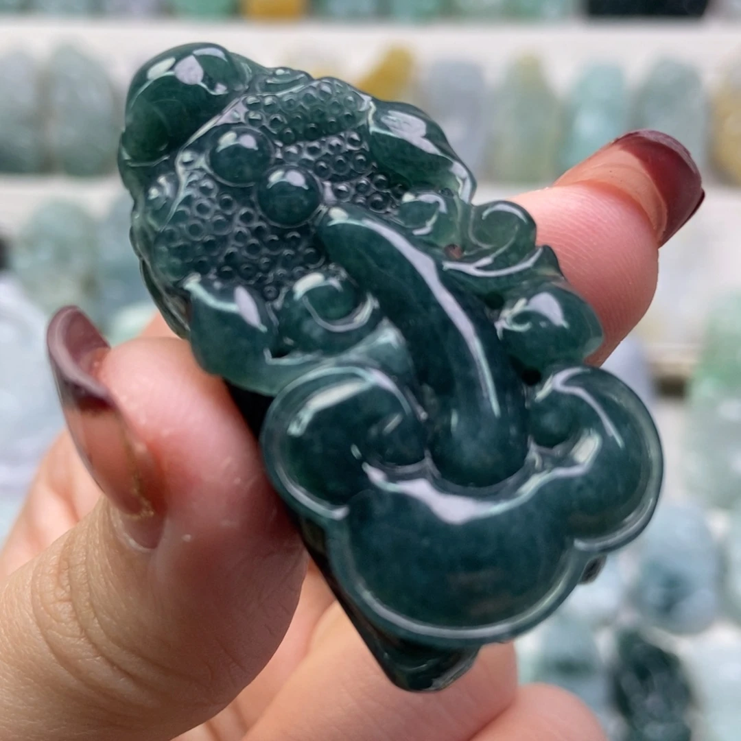 翡翠吊坠(赠链)未镶嵌