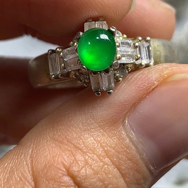 翡翠未镶嵌戒指铜托，卖裸石，需要二次镶嵌