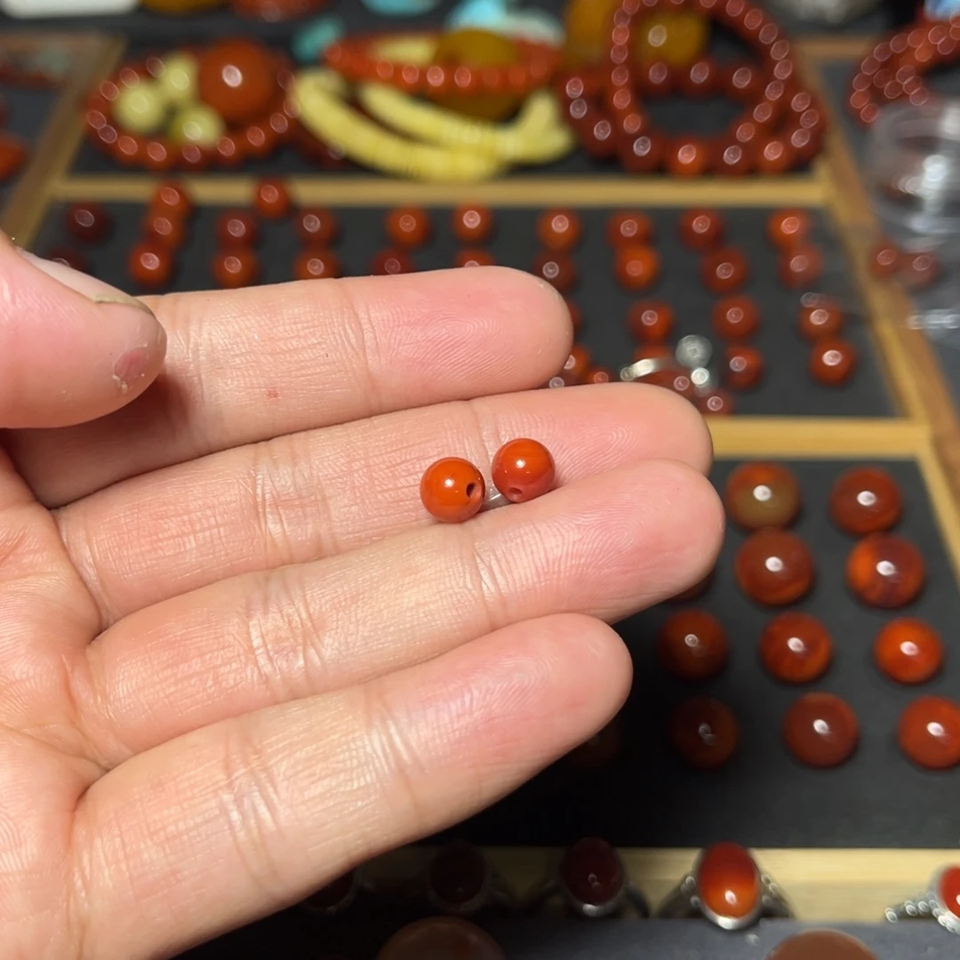 乐***乐南红玛瑙未镶嵌珠宝奇石原矿瓦西腰珠一对6.8mm