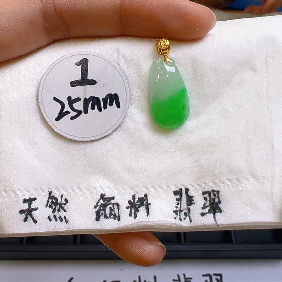 翡翠颈饰18K金镶嵌翡翠