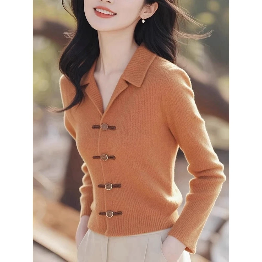 新中式国风翻领盘扣针织衫女秋季洋气别致设计感小众韩系chic上衣