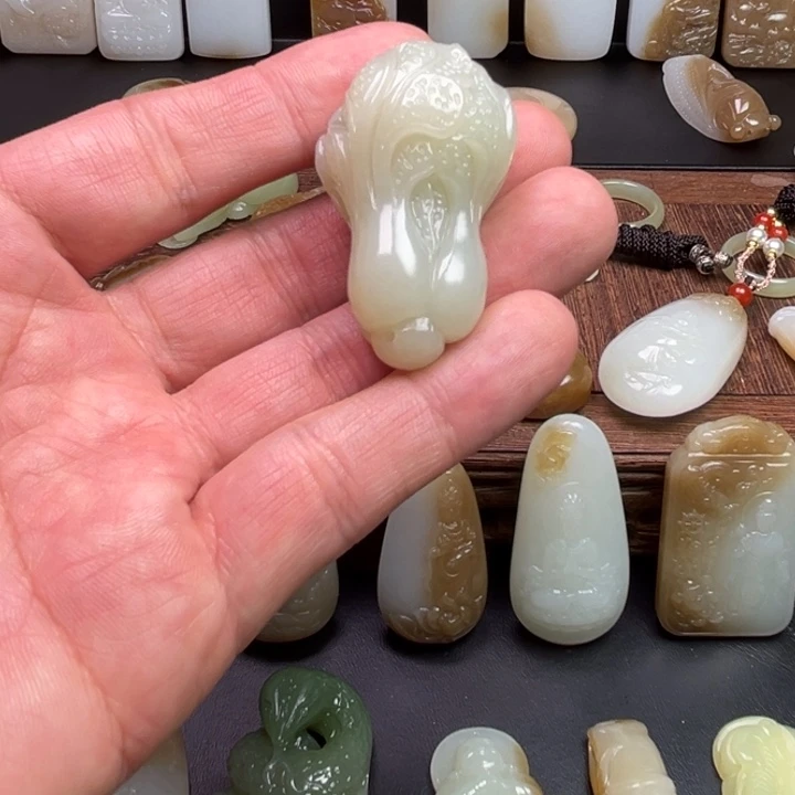 和田玉颈饰未镶嵌水**溪