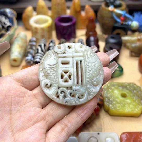 蛇纹石玉未镶嵌颈饰