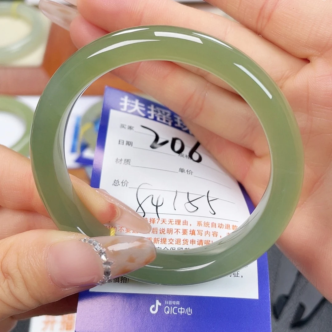 和田玉未镶嵌手镯