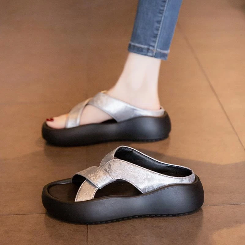 凉拖鞋女夏季外穿2025新款外出厚底沙滩凉鞋时尚孕妇踩屎感一字拖