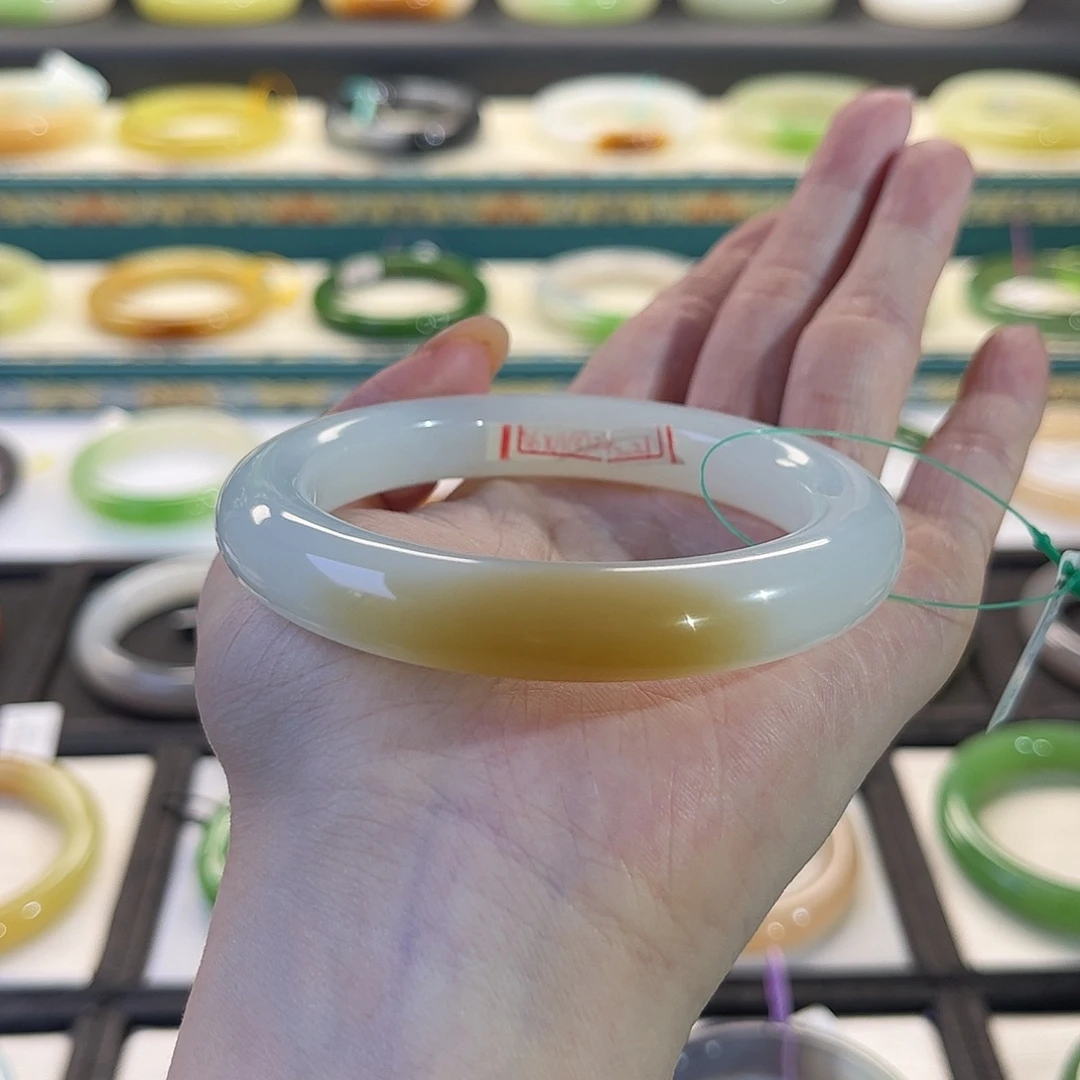 和田玉未镶嵌手镯糖白