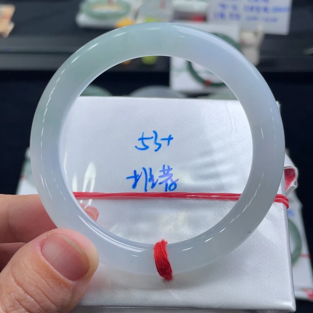 翡翠手镯未镶嵌翡翠手镯