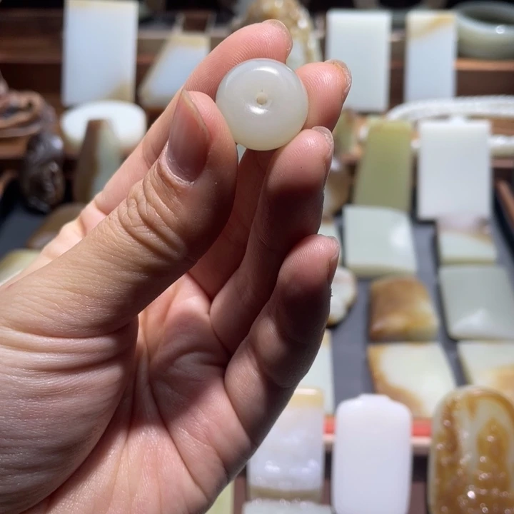 颈饰未镶嵌和田玉